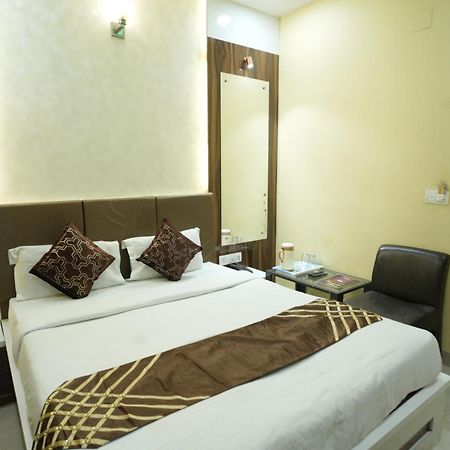 Hotel Rajkamal Near Varanasi Railway Station Ngoại thất bức ảnh
