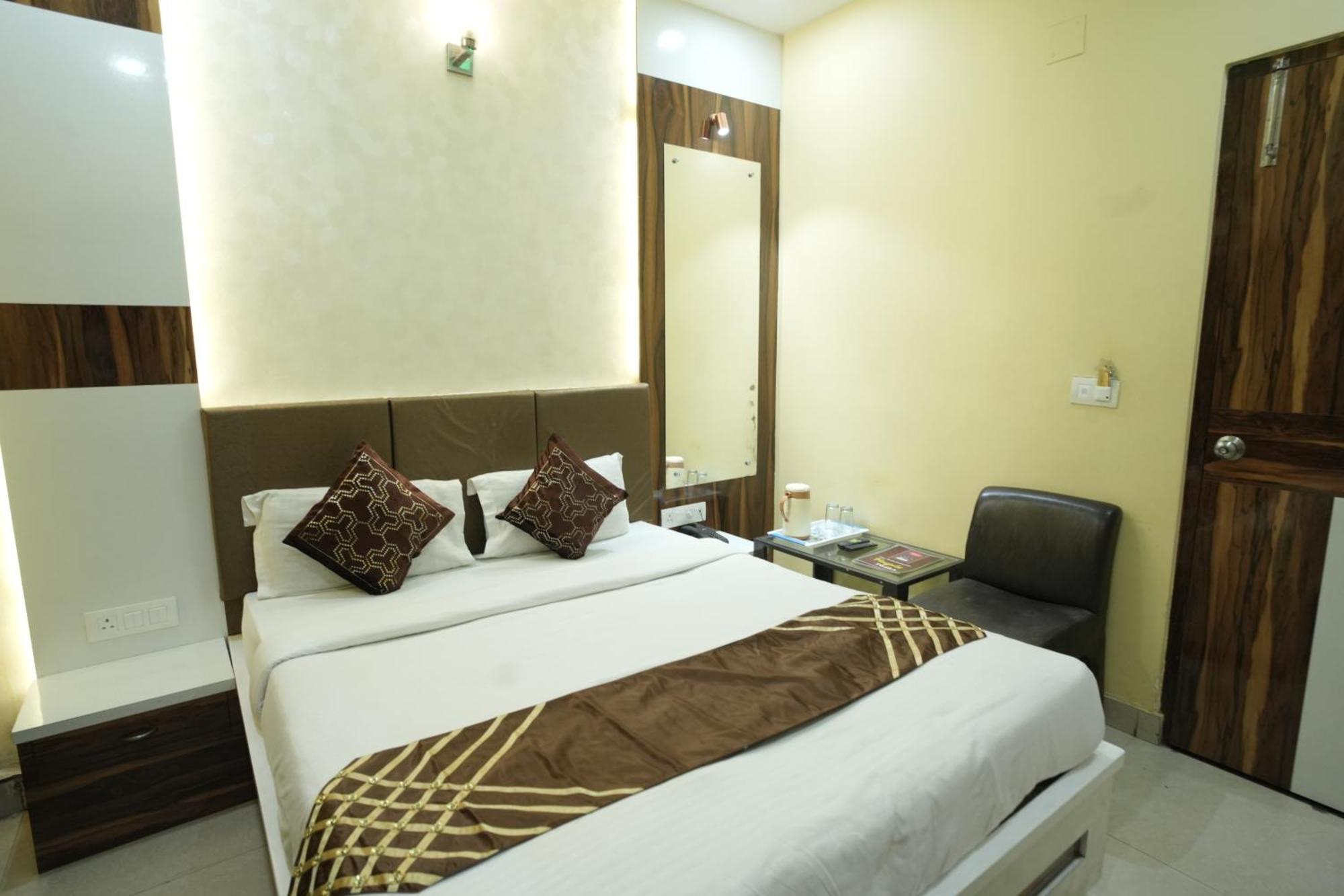 Hotel Rajkamal Near Varanasi Railway Station Ngoại thất bức ảnh