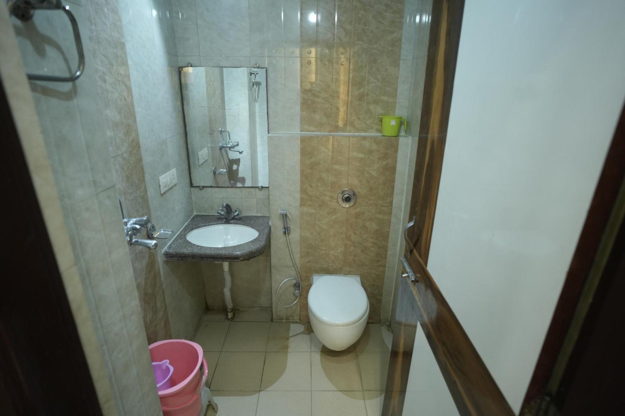 Hotel Rajkamal Near Varanasi Railway Station Ngoại thất bức ảnh