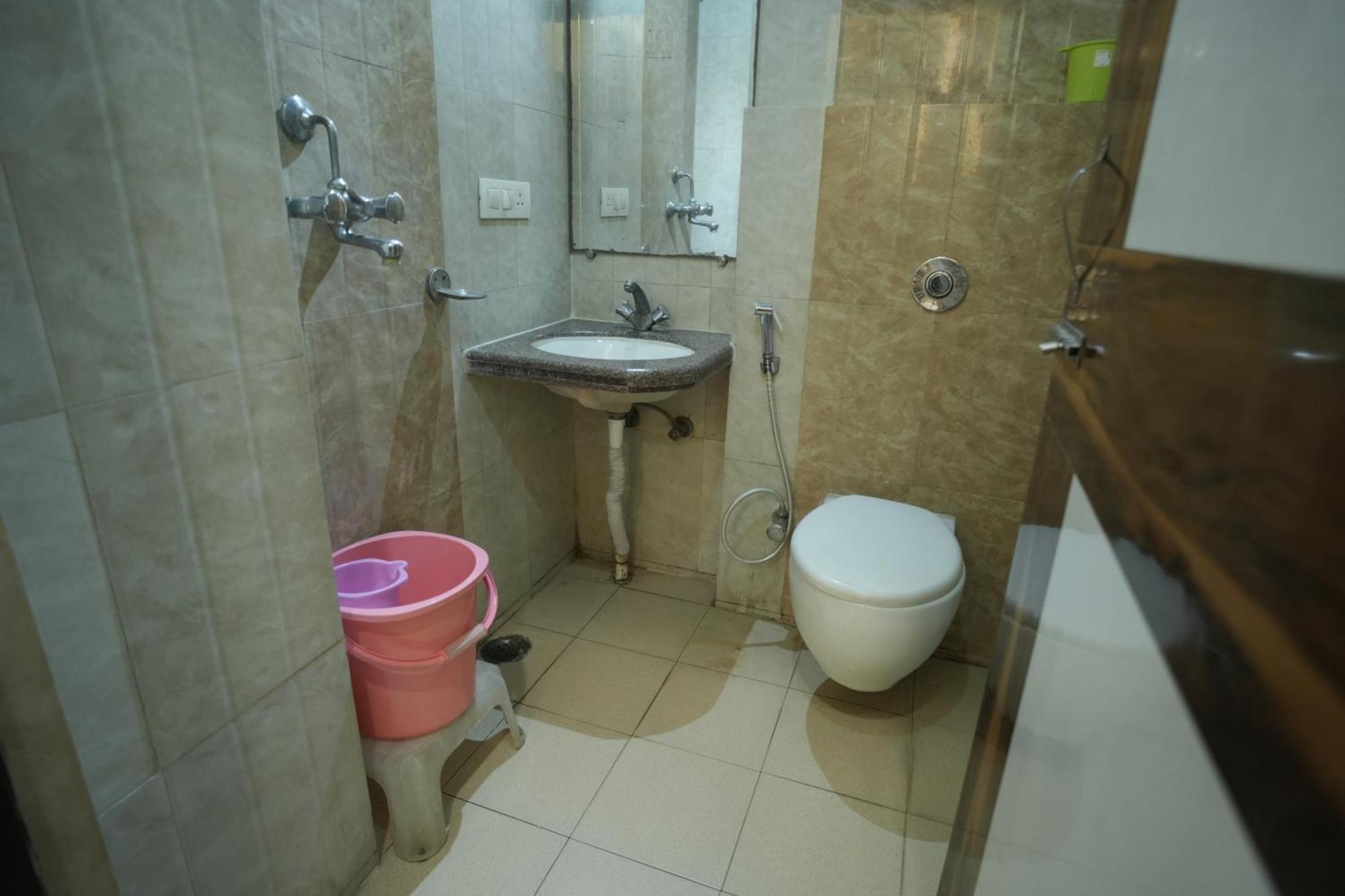 Hotel Rajkamal Near Varanasi Railway Station Ngoại thất bức ảnh
