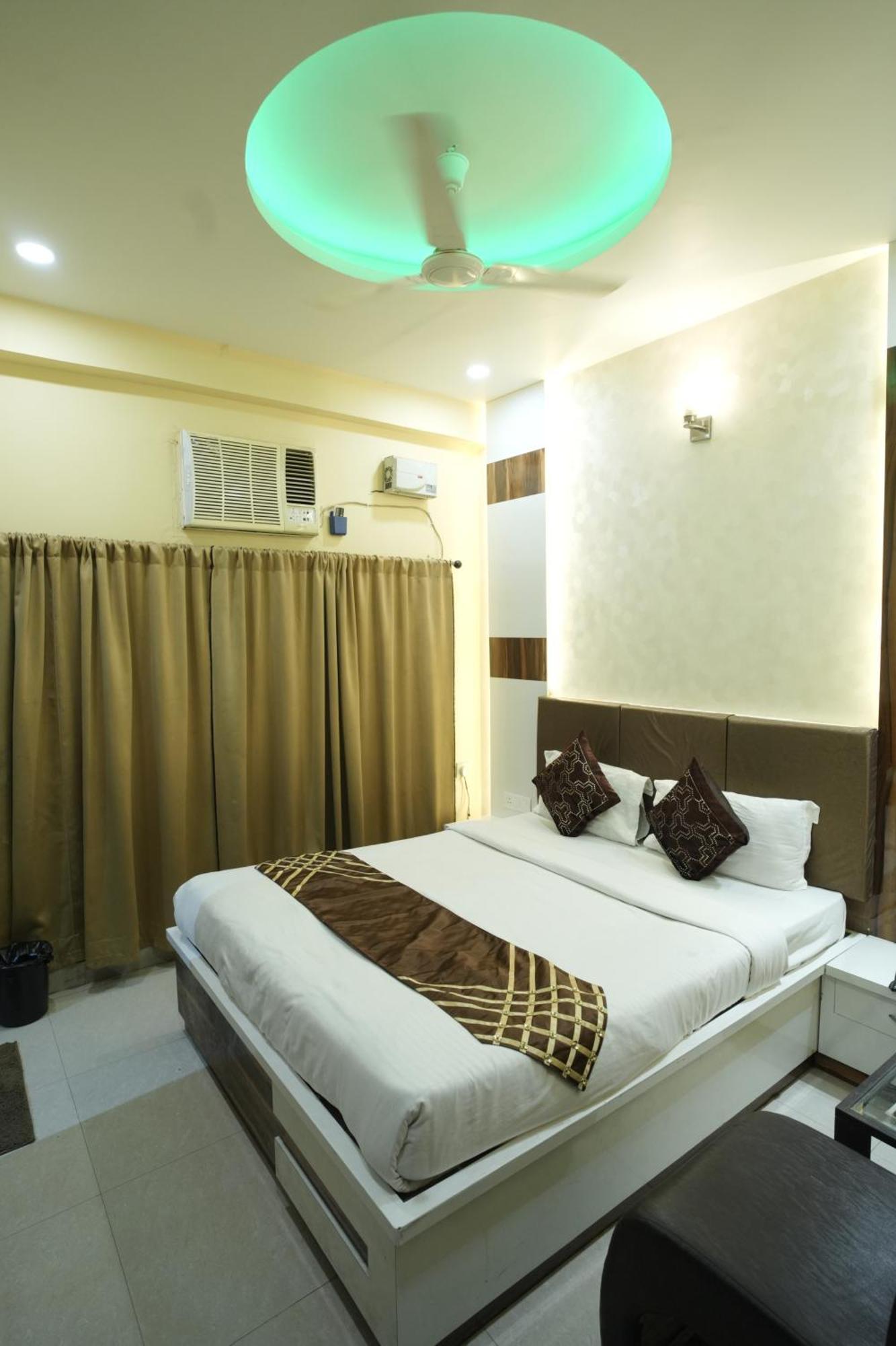 Hotel Rajkamal Near Varanasi Railway Station Ngoại thất bức ảnh