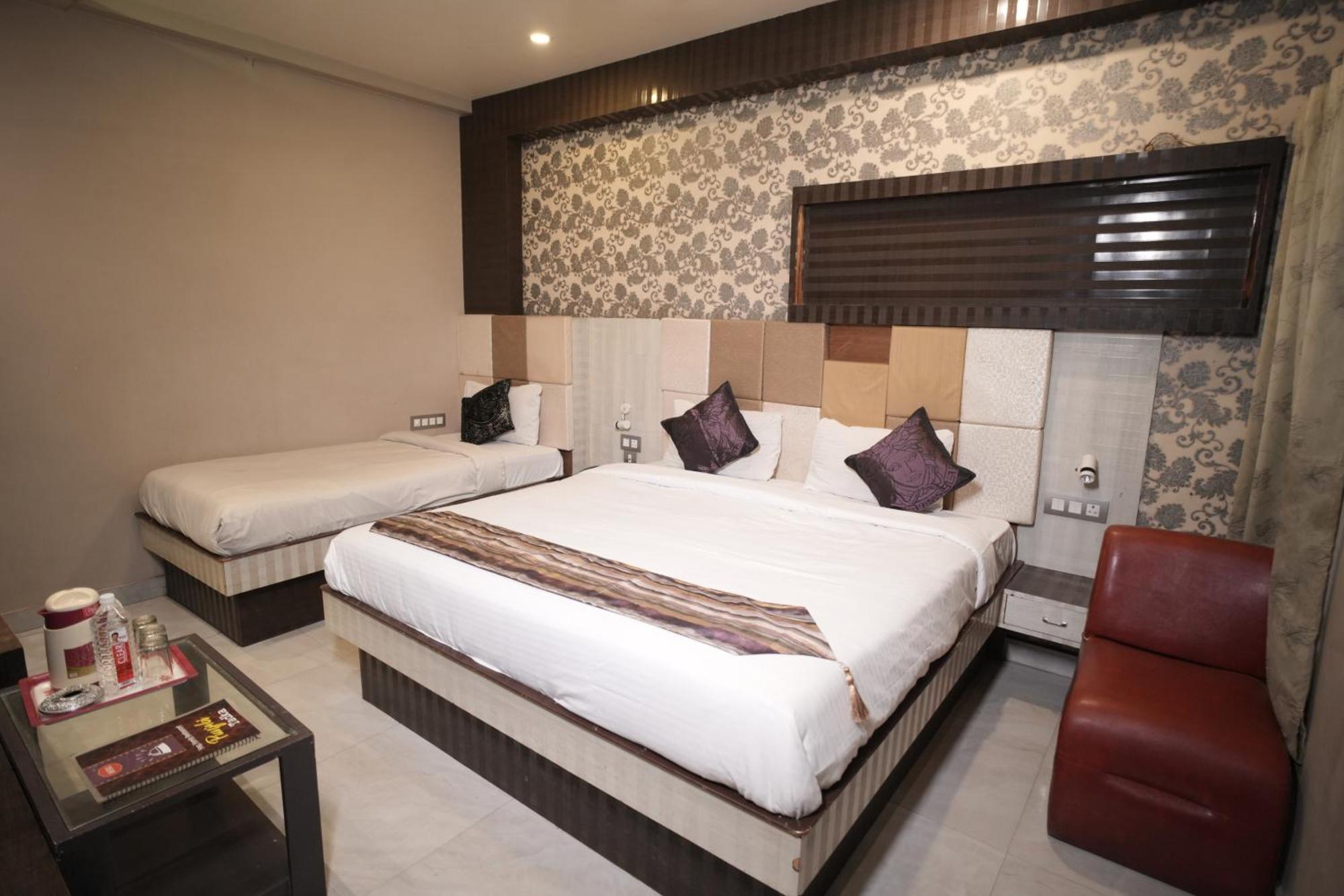 Hotel Rajkamal Near Varanasi Railway Station Ngoại thất bức ảnh