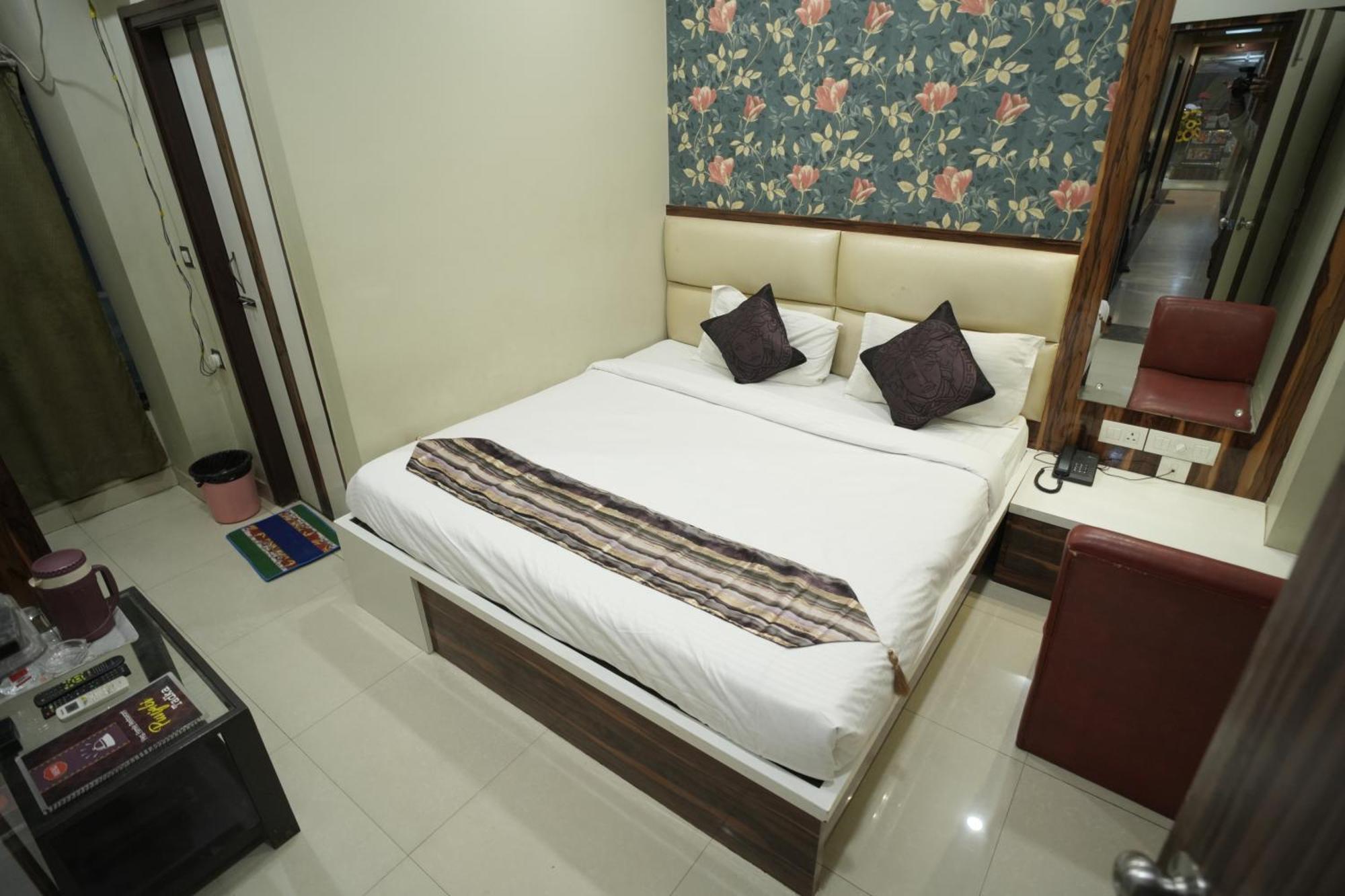 Hotel Rajkamal Near Varanasi Railway Station Ngoại thất bức ảnh