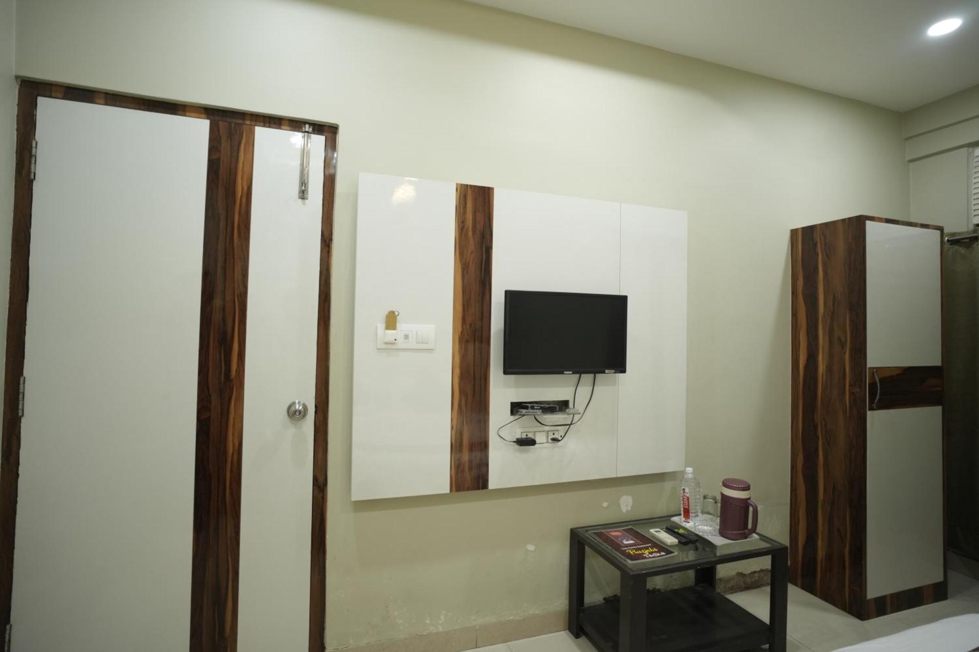 Hotel Rajkamal Near Varanasi Railway Station Ngoại thất bức ảnh