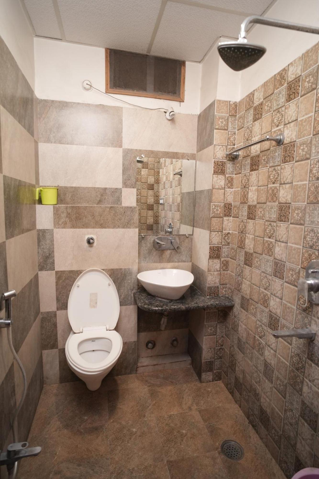 Hotel Rajkamal Near Varanasi Railway Station Ngoại thất bức ảnh