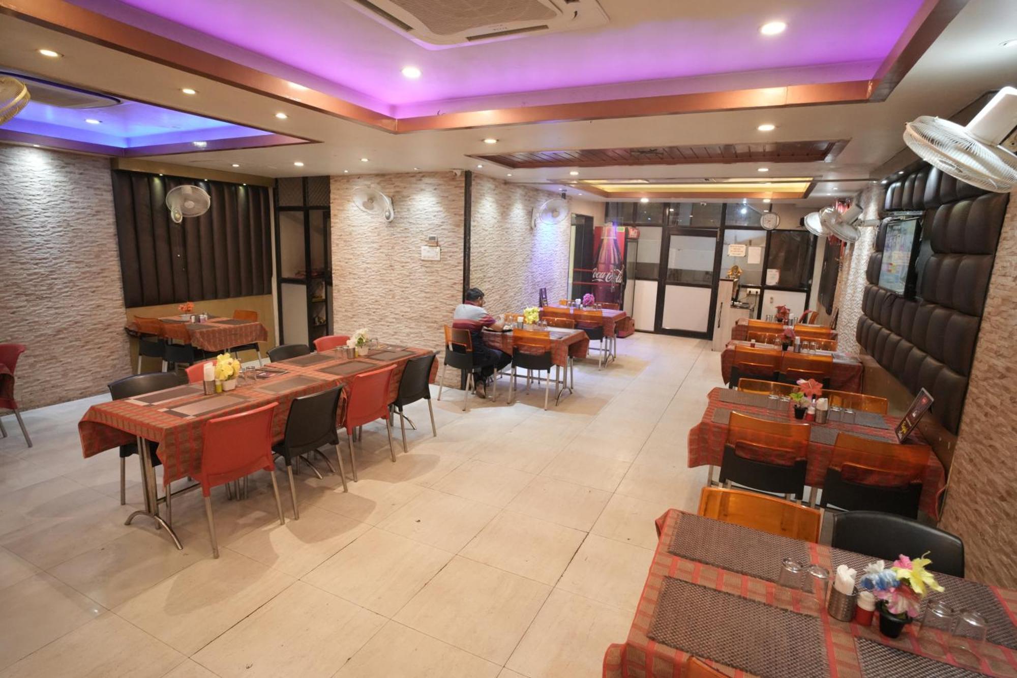 Hotel Rajkamal Near Varanasi Railway Station Ngoại thất bức ảnh
