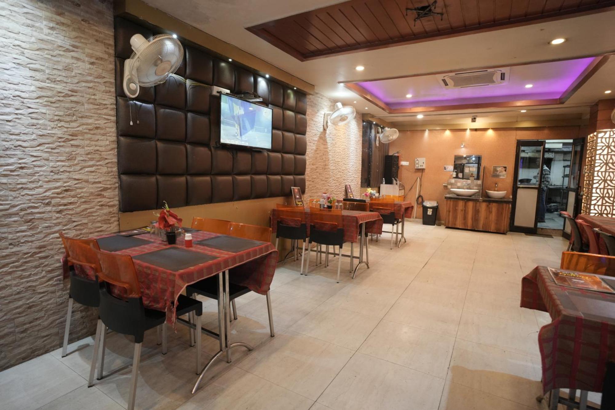 Hotel Rajkamal Near Varanasi Railway Station Ngoại thất bức ảnh