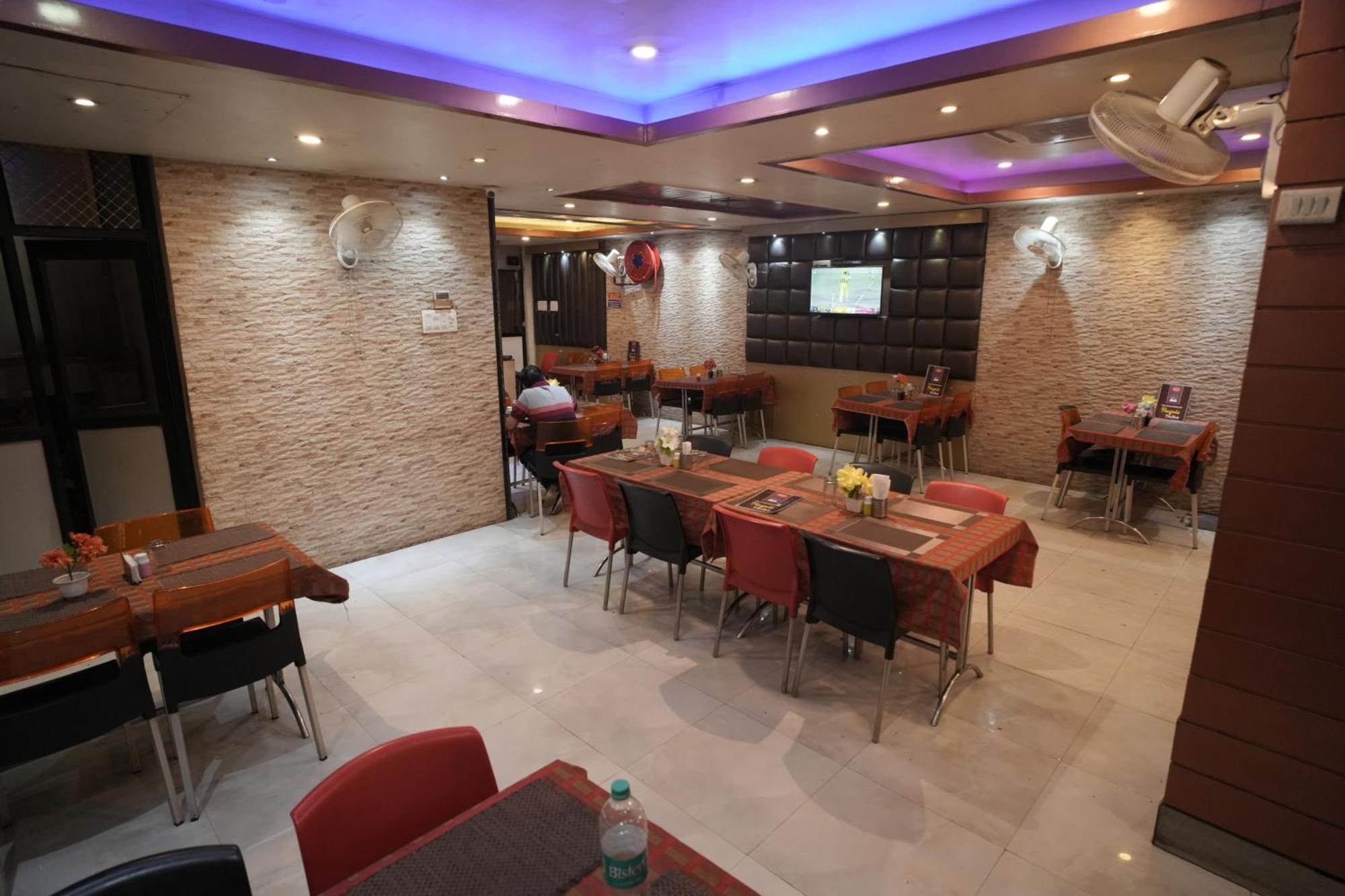 Hotel Rajkamal Near Varanasi Railway Station Ngoại thất bức ảnh