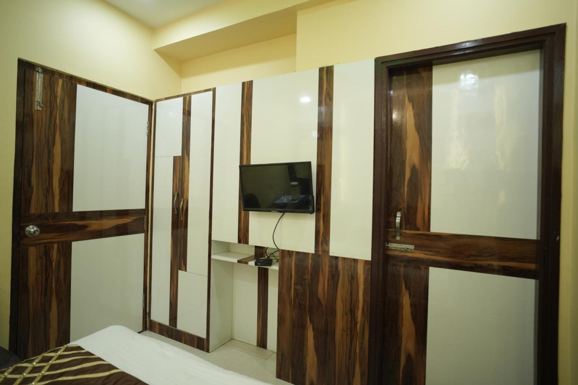 Hotel Rajkamal Near Varanasi Railway Station Ngoại thất bức ảnh