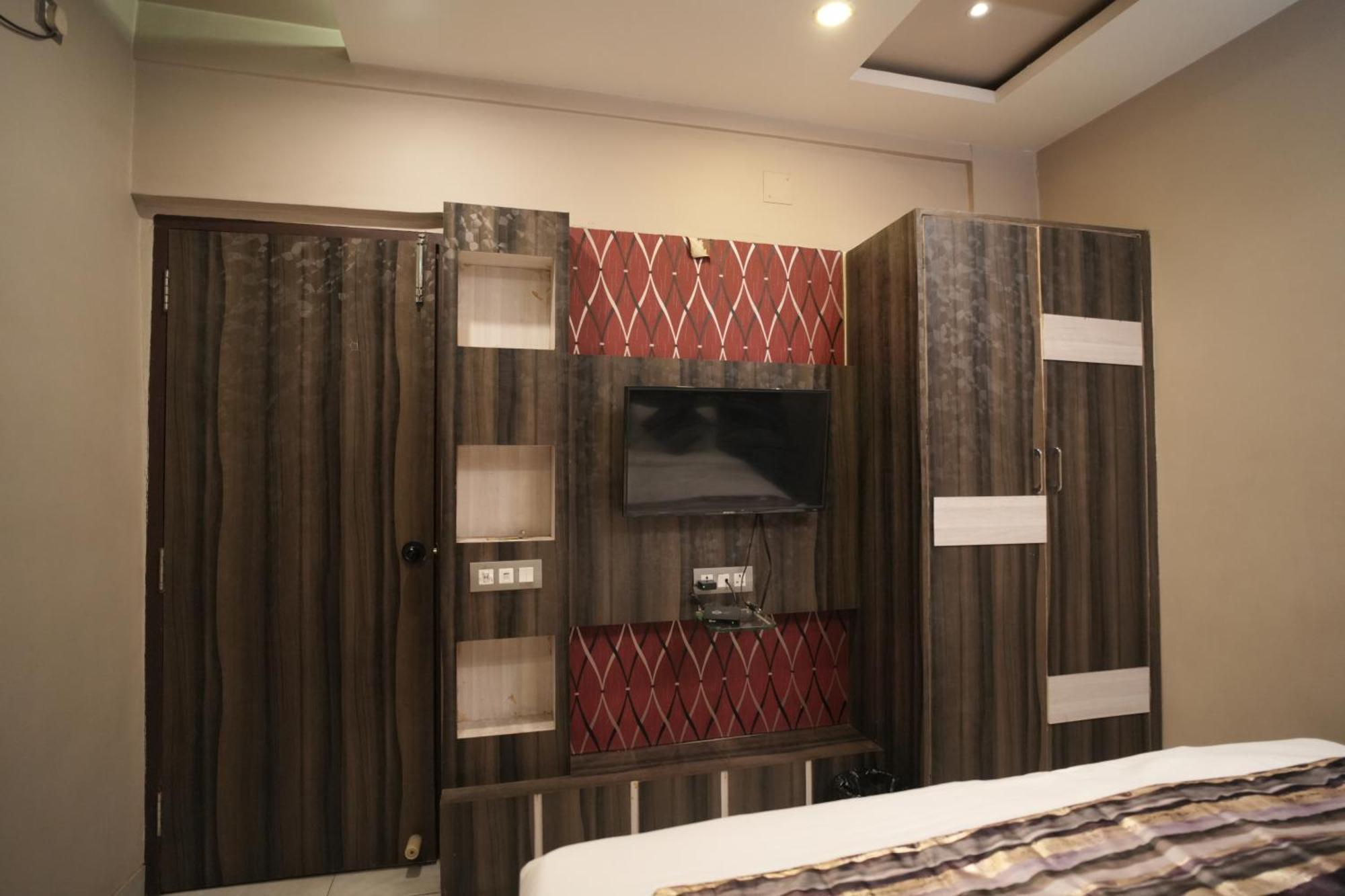 Hotel Rajkamal Near Varanasi Railway Station Ngoại thất bức ảnh