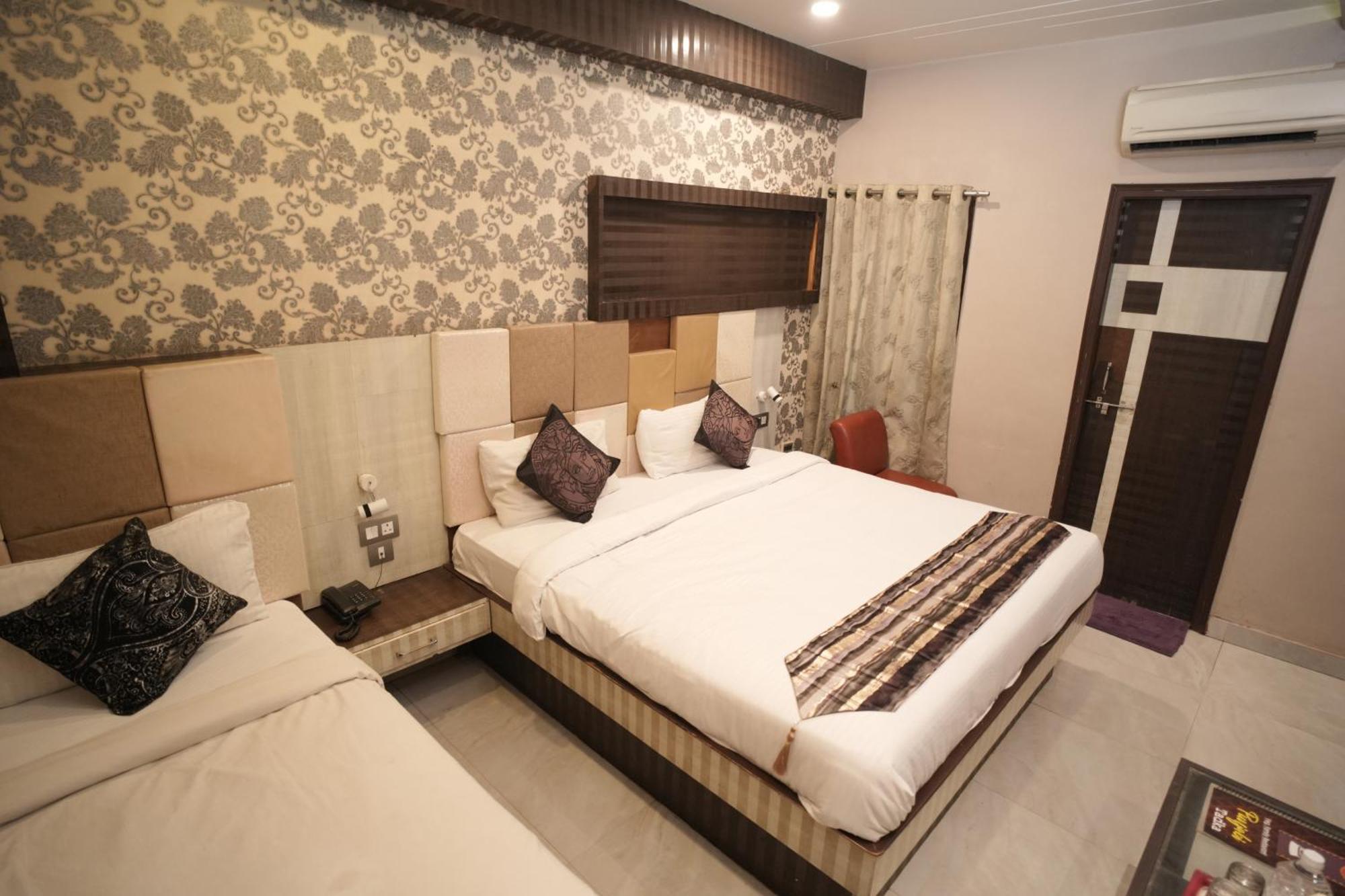 Hotel Rajkamal Near Varanasi Railway Station Ngoại thất bức ảnh