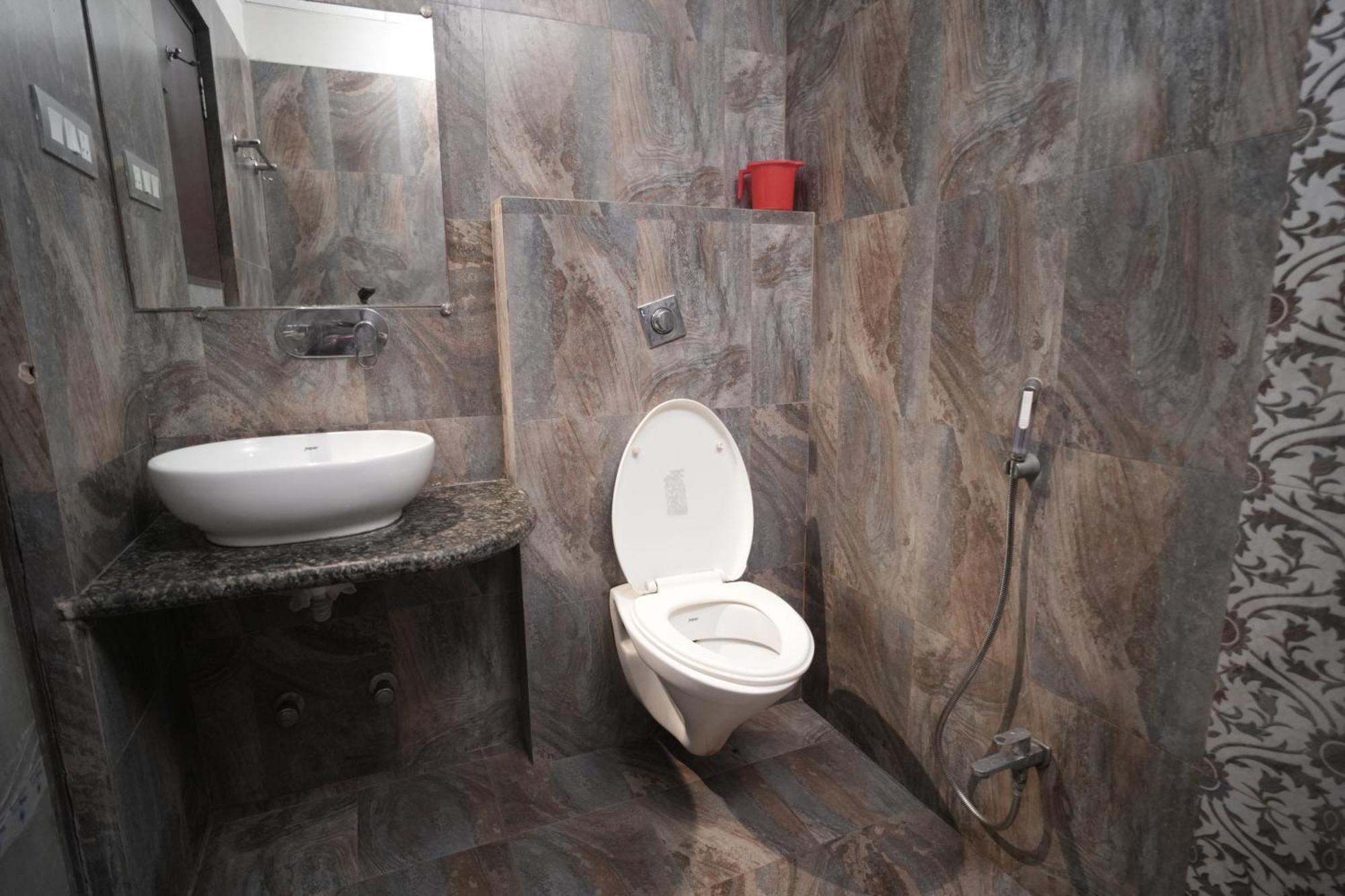 Hotel Rajkamal Near Varanasi Railway Station Ngoại thất bức ảnh