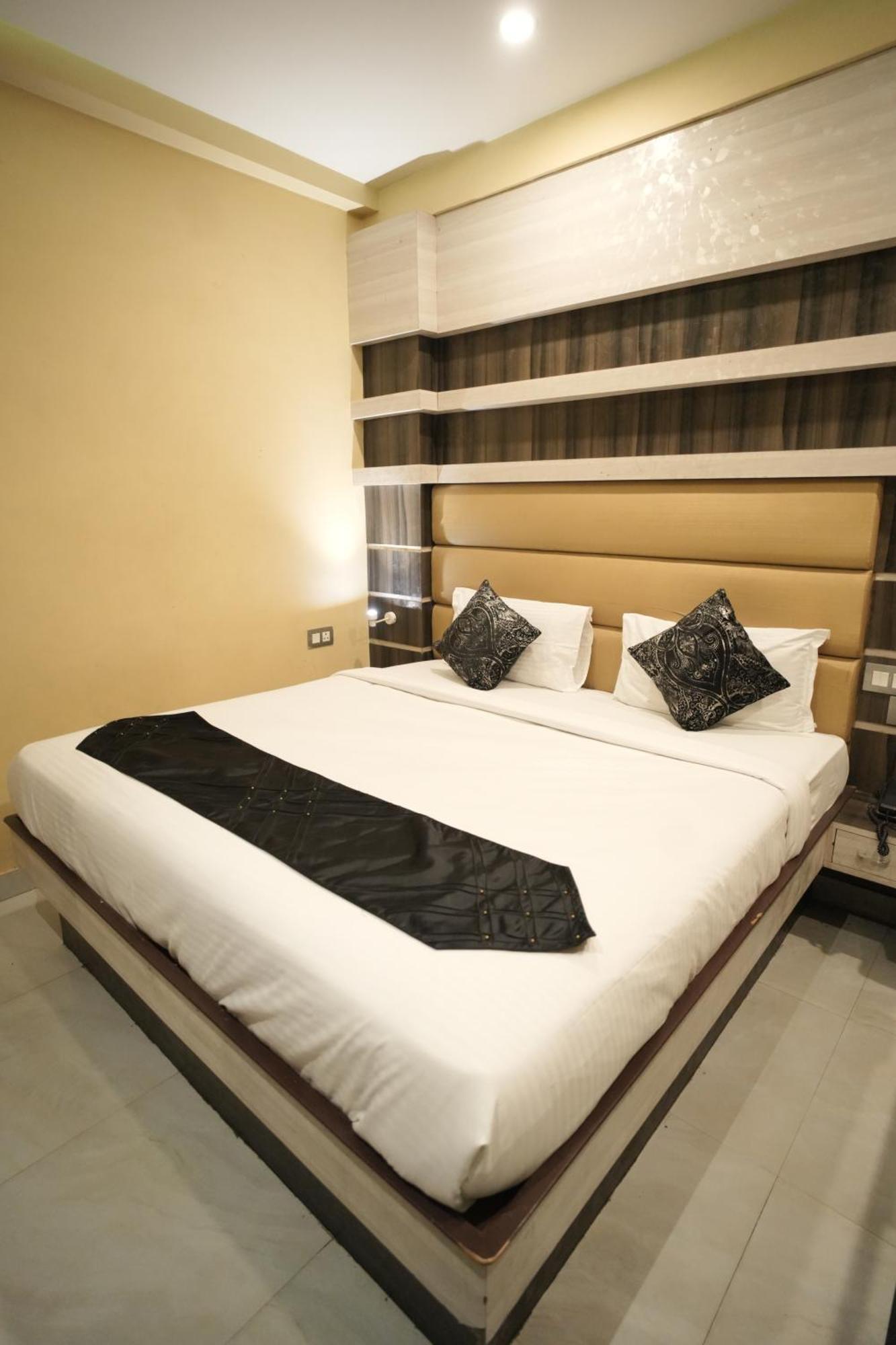 Hotel Rajkamal Near Varanasi Railway Station Ngoại thất bức ảnh