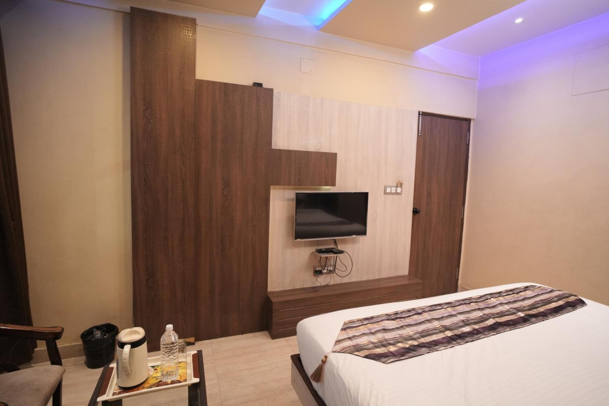 Hotel Rajkamal Near Varanasi Railway Station Ngoại thất bức ảnh