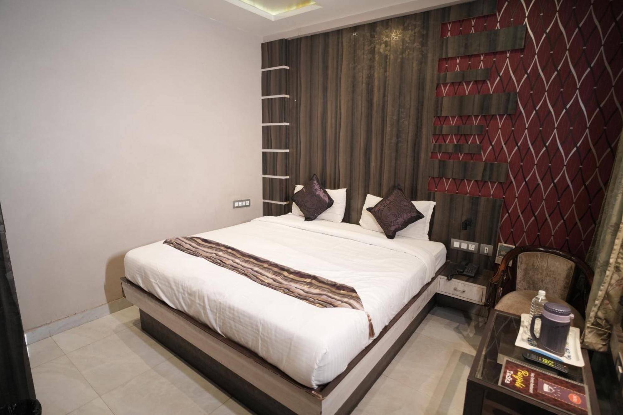 Hotel Rajkamal Near Varanasi Railway Station Ngoại thất bức ảnh