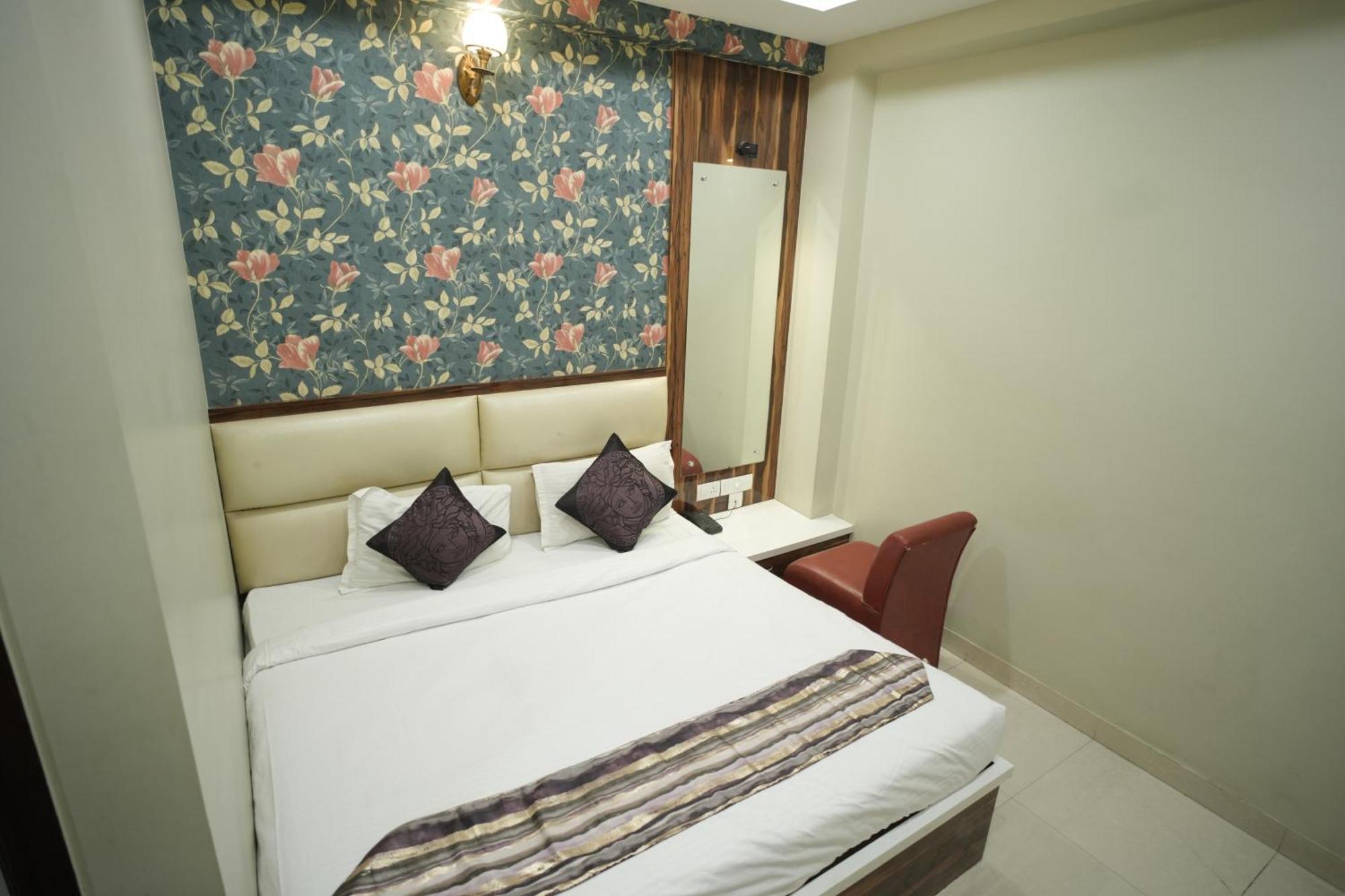 Hotel Rajkamal Near Varanasi Railway Station Ngoại thất bức ảnh