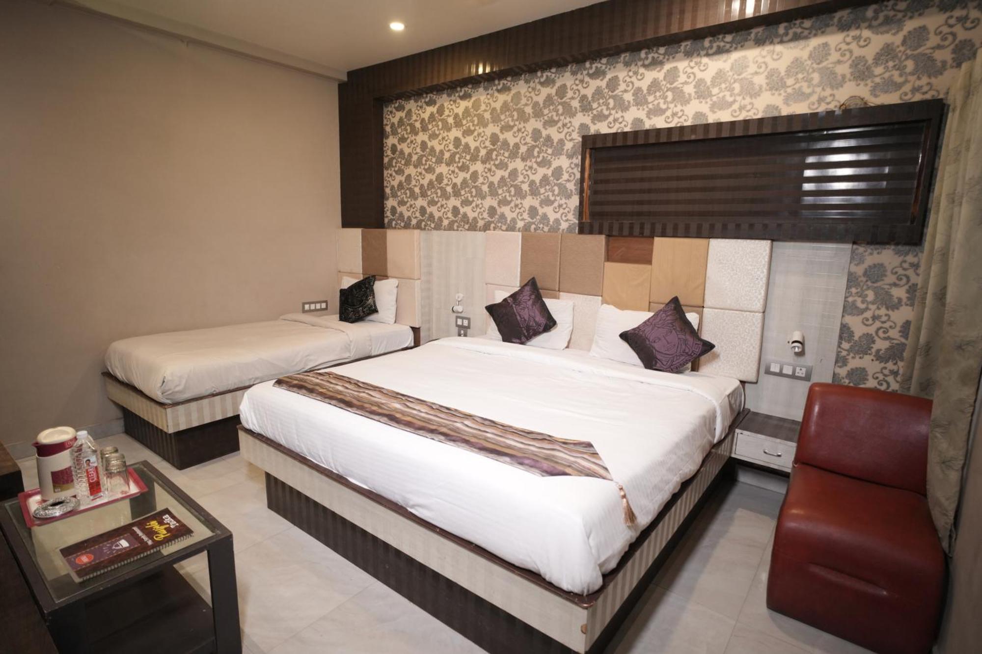 Hotel Rajkamal Near Varanasi Railway Station Ngoại thất bức ảnh