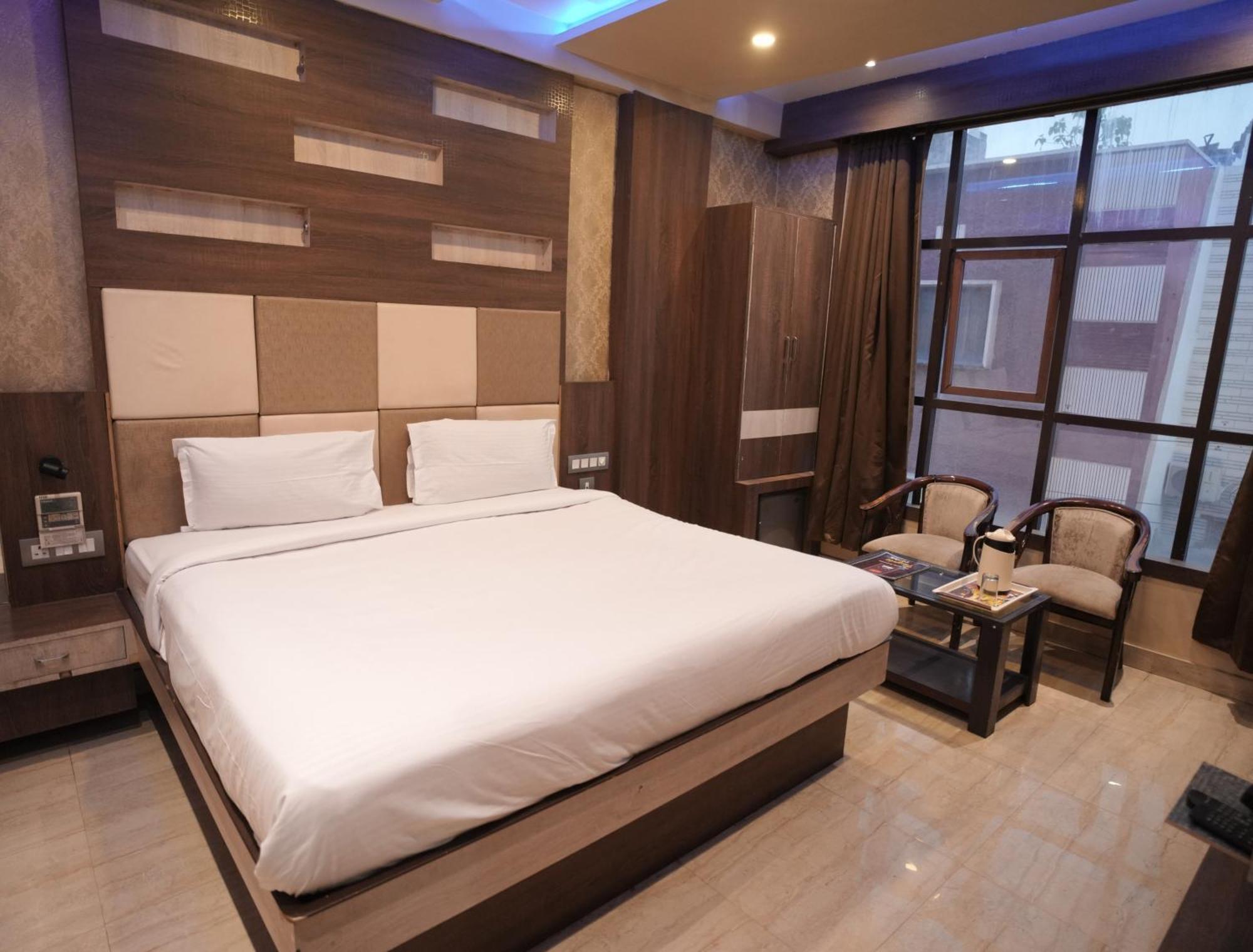 Hotel Rajkamal Near Varanasi Railway Station Ngoại thất bức ảnh