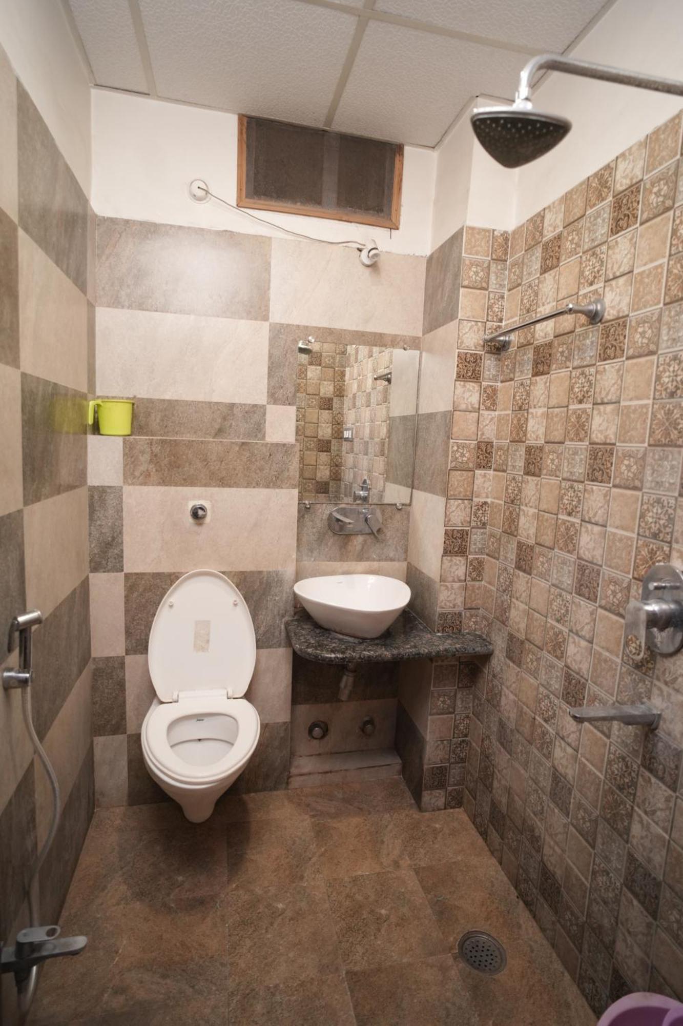 Hotel Rajkamal Near Varanasi Railway Station Ngoại thất bức ảnh
